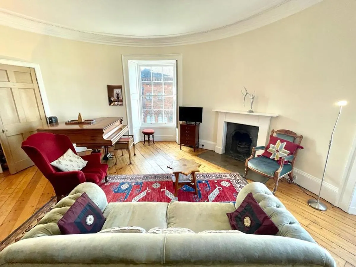 Incredible St Andrew'S Sq - 2 Bed In The Sky Apartment Edinburgh