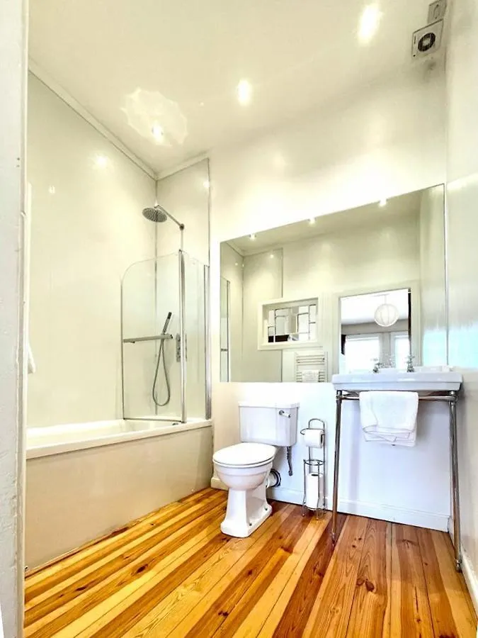 Incredible St Andrew'S Sq - 2 Bed In The Sky Apartment Edinburgh
